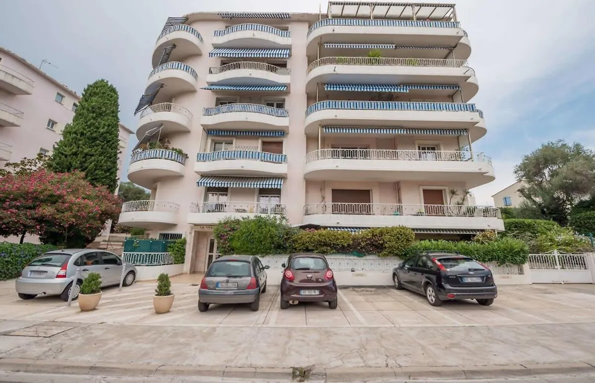 A027 - Appartement Moderne - Pres De La Plage Antibes